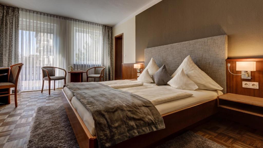 Hotel Restaurant Weihenstephaner Stuben Landshut Room photo