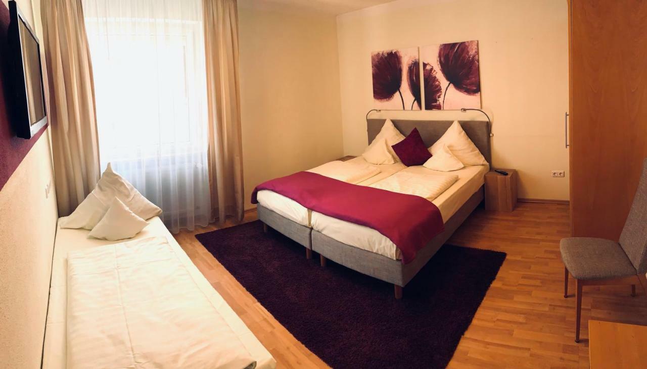 Hotel Restaurant Weihenstephaner Stuben Landshut Room photo